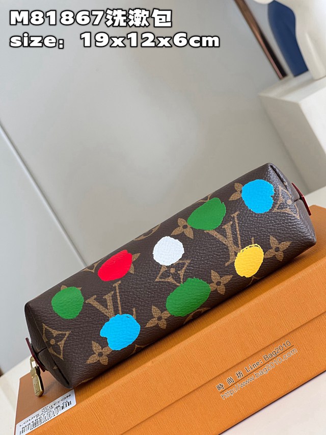 LV專櫃2023新款LV x YK Pochette Cosmetique手拿包 M81867洗漱包 路易威登波點圖案收納包 dn1434